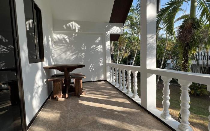 Luxury Villa Studio in Private Estate (Top LVL)