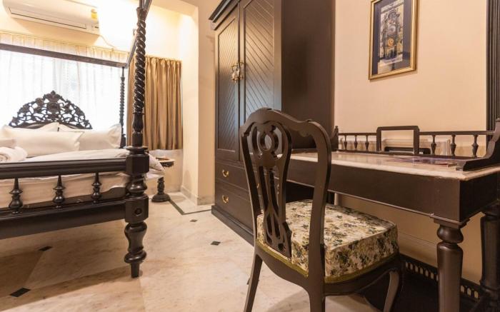 Zamindar Suite on Park St.