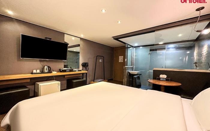 Box Hotel