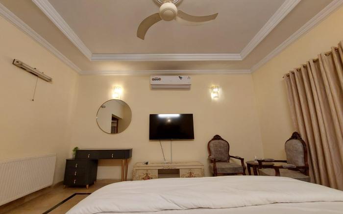 The Grand Palace Family Guest House