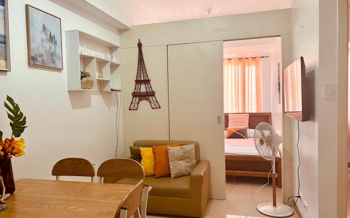 Cozy & Chick Condo in Las Pinas 