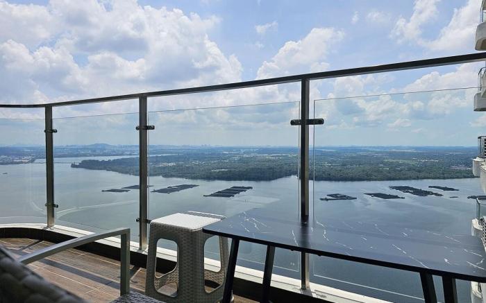 Danga Bay JB，High Floor Condo with Seaview ＆ 75"TV