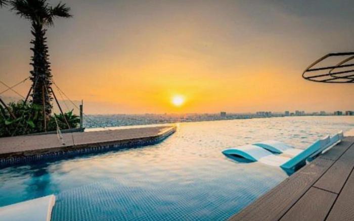 Saigon Central 2BR Retreat With Private Balcony