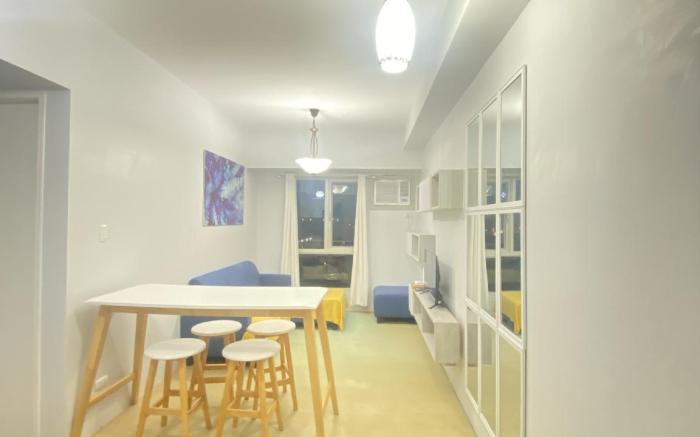 Spacious 1 Bedroom Unit in Centrio Tower