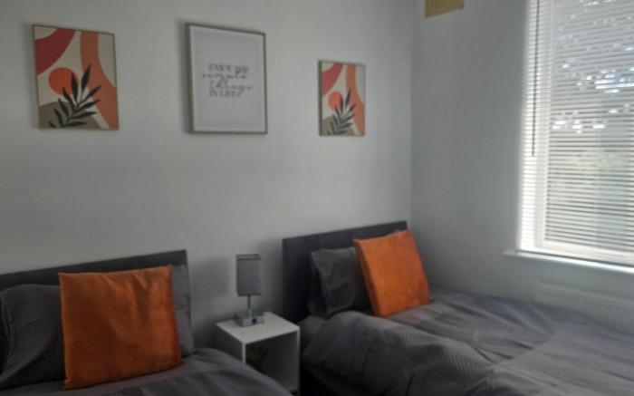 Stylish St Albans City Appt - sleeps upto 6 people
