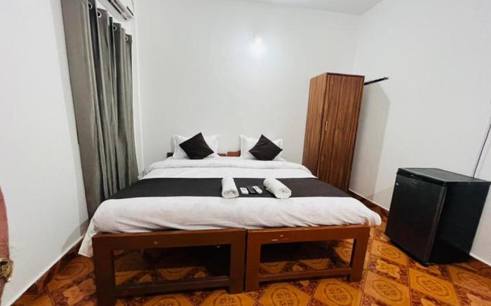 Hotel Sai deep place - opp Tito's lane