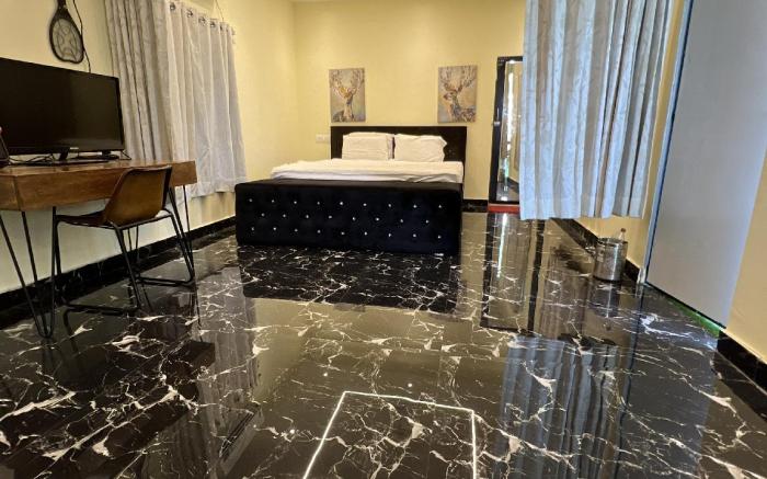 Moonscape Montera: Luxe Resort Living Oasis