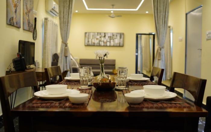 Moonscape Montera: Luxe Resort Living Oasis