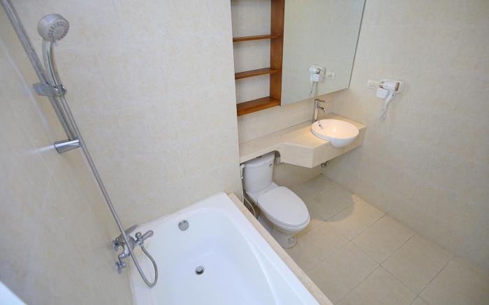 Bright & Modern 1-Bedroom Apt, Near Lotte Mall