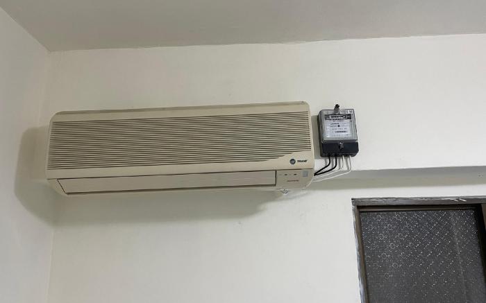 C共享大廚房陽台/寧夏夜市旁/四個捷運公車站/6門大衣櫃~方正通風