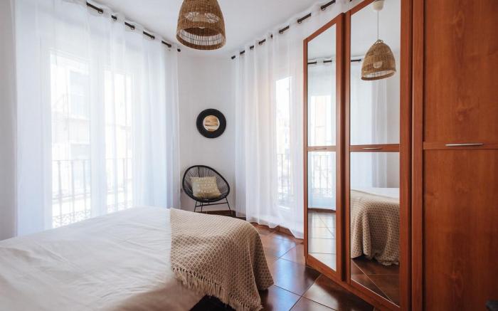 Bright Apartment at Santa Cruz 6 people Parking Op