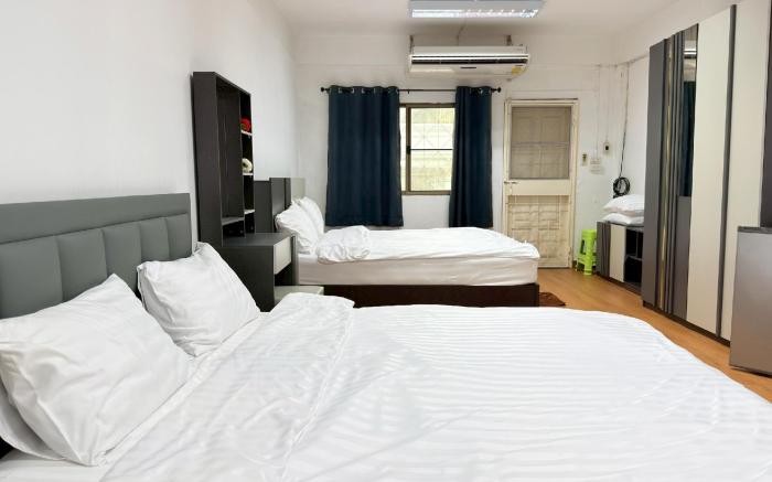 B&G HatYai Hostel ( Deluxe - shared bathroom )