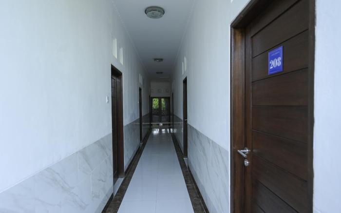RedDoorz @ Lotus House Seminyak