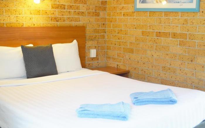 Golden Chain Port O Call Motel