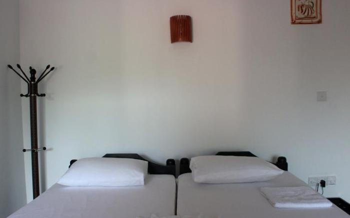 Tharusha Holiday Inn