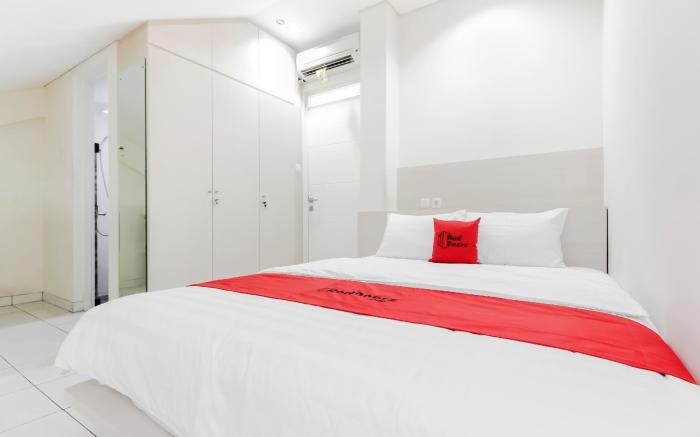 RedDoorz near Pancoran