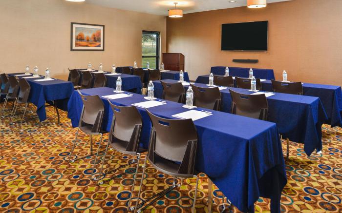 Holiday Inn Express Hotels & Suites Topeka West By IHG