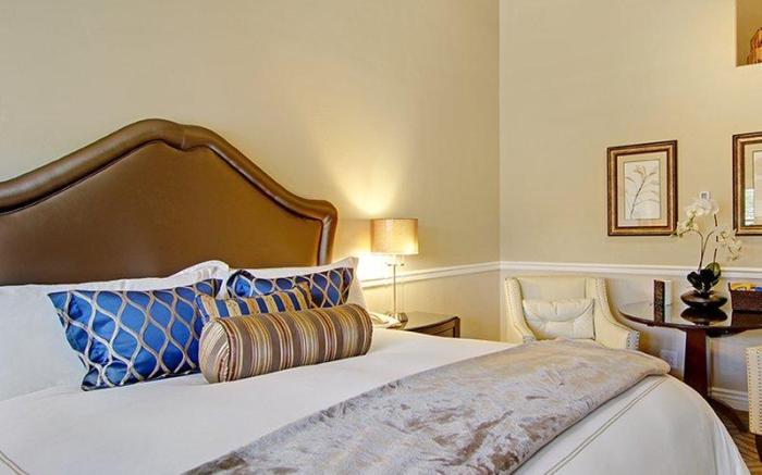 Carriage House Inn