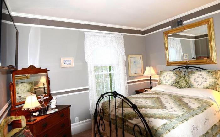 Ambrose Bierce House Bed and Breakfast