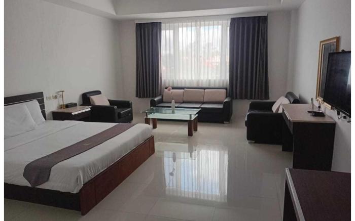 Townhouse Oak Vera Hotel Near Clark International Airport