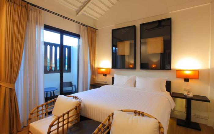 99 The Gallery Hotel