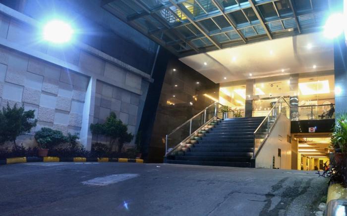 World Hotel