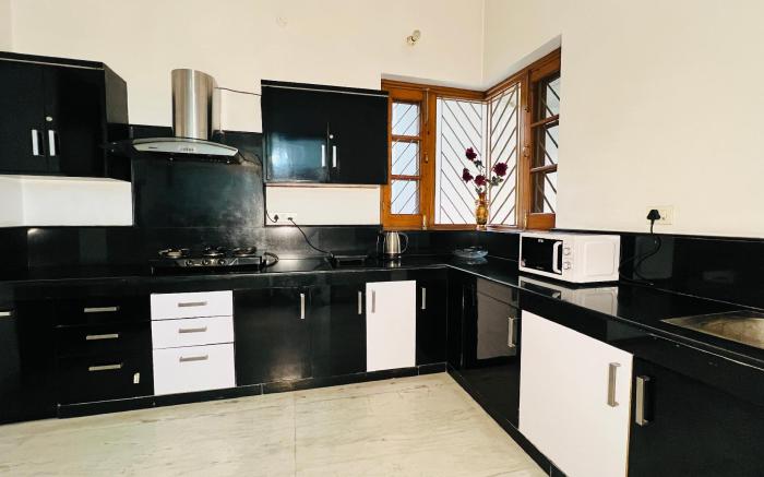 The Lawn House : 3BHK Furnished Villa with Lawn