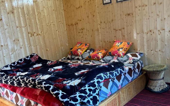 Parashar lake Fogg Hill cottage