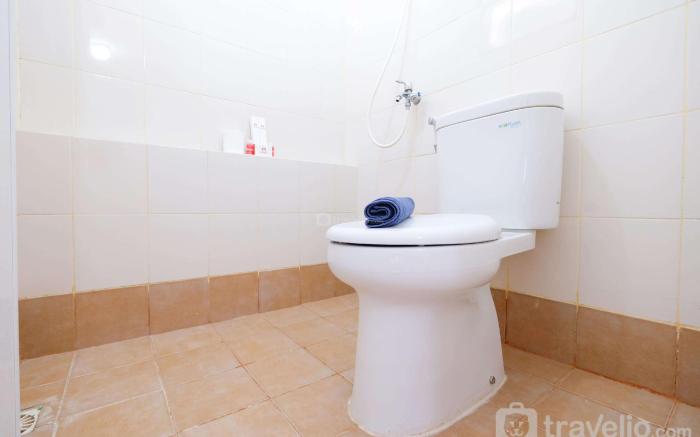 Compact 1BR Bassura City Apartment By Travelio