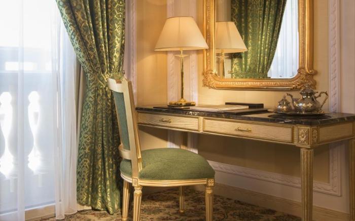 Royal Rose Abu Dhabi, a Curio Collection by Hilton Affiliated Hotel