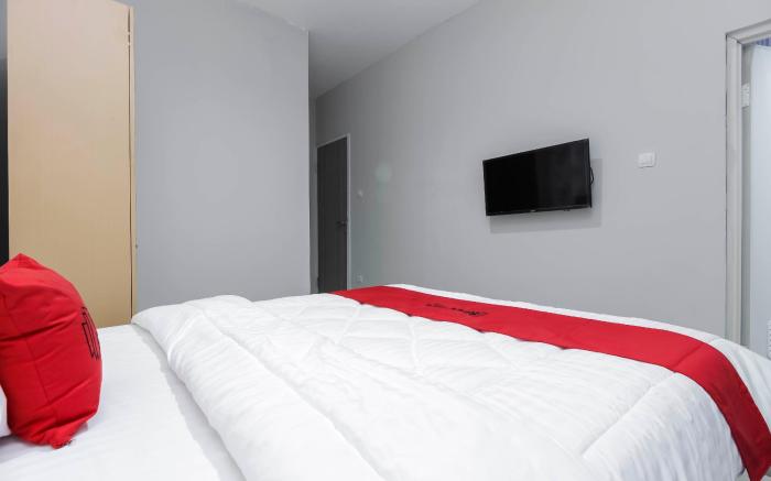 RedDoorz Syariah near Metropolitan Mall Bekasi