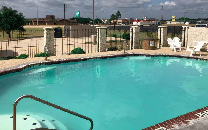 Econo Lodge Inn & Suites Bridgeport