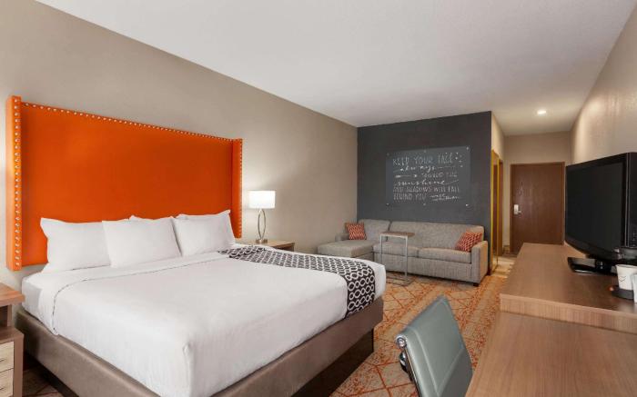 La Quinta Inn & Suites by Wyndham Lackawanna