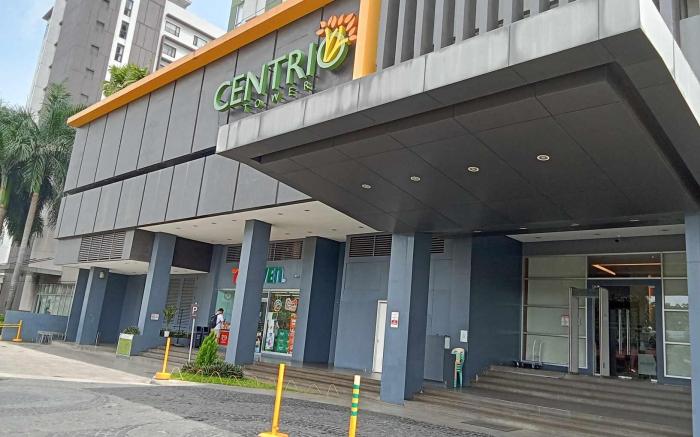 J&W 2-Bedroom PENTHOUSE Condo Unit CENTRIOMall