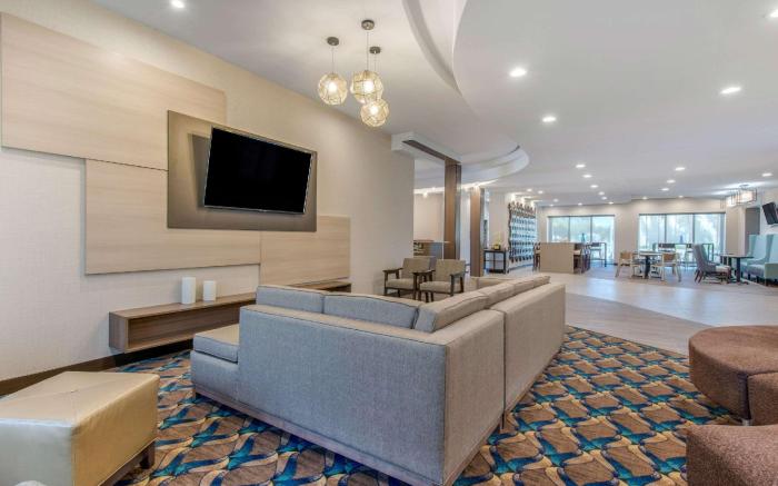 Comfort Suites Fort Lauderdale Airport & Cruise Port
