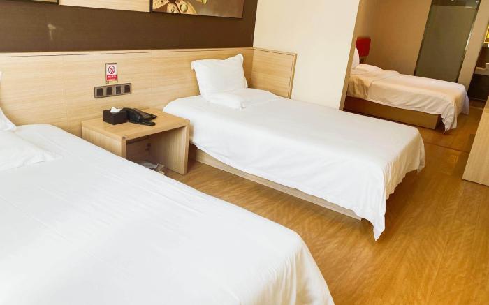 IU Hotel Xi'an Gulou Huimin Street Qiaozikou Metro Station