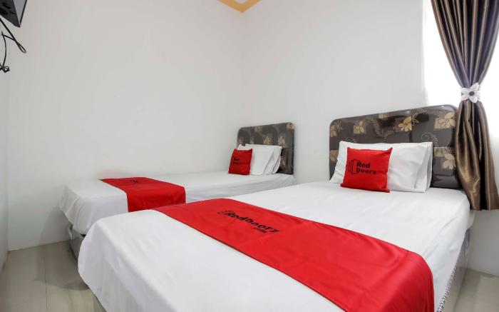RedDoorz near Sam Ratulangi Airport