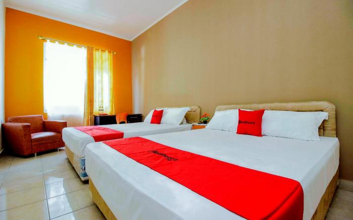 RedDoorz near Jalan Wolter Monginsidi Manado