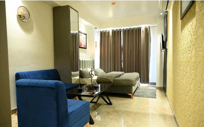 Luxury rooms.Highway view