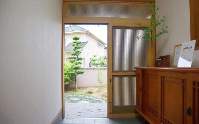 四国愛媛松山市内、まるまる貸切の住宅！駅や商業施設に至近で、徒歩圏内には市駅や高島屋などがあります