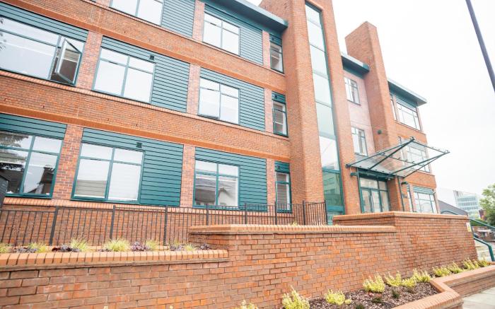 Deluxe & Chic 1 & 2 Bed Apts near Heathrow, Legoland, & Windsor Slough by Belvilla