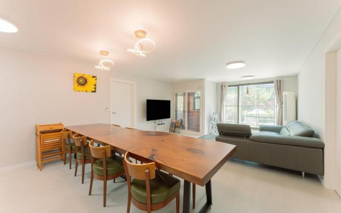 Full Room Detached Pension