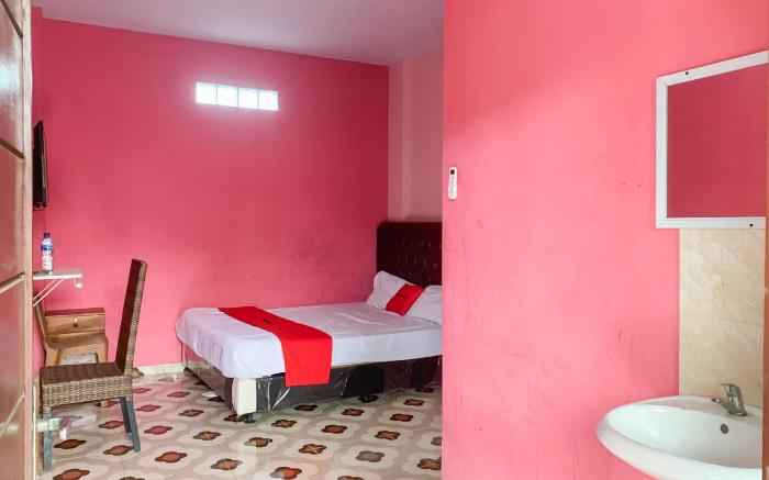 RedDoorz Syariah Near Jalan Urip Sumoharjo