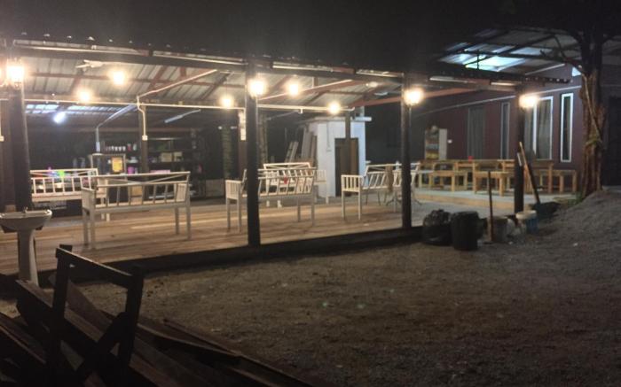 Penginapan FAZ tepi sungai