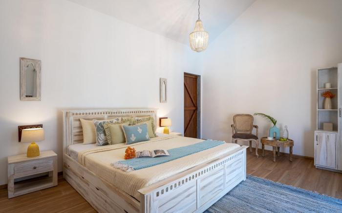 LohonoStays Santorini