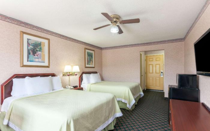 Days Inn by Wyndham Holladay