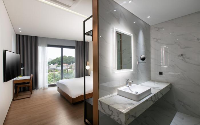 N Bridge Hotel