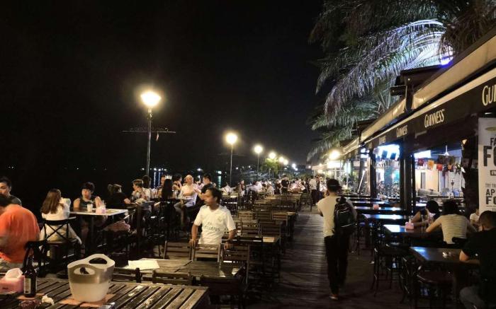 Homy Seafront Hostel