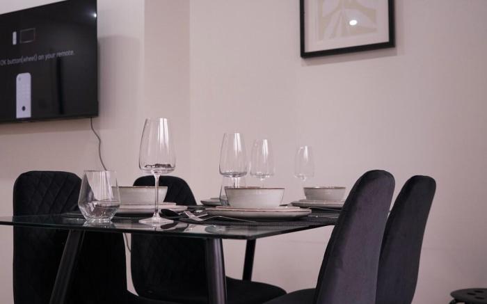 Modern 3 Bed Home, Near Etihad Stadium
