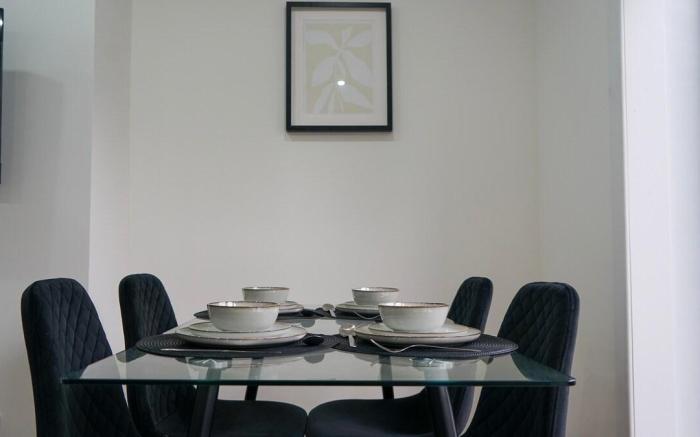 Modern 3 Bed Home, Near Etihad Stadium